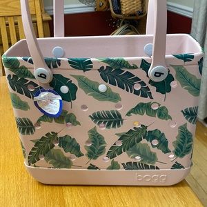 New with tags! Bogg Bag in palm *SPECIAL EDITION* (15”x12”x5”